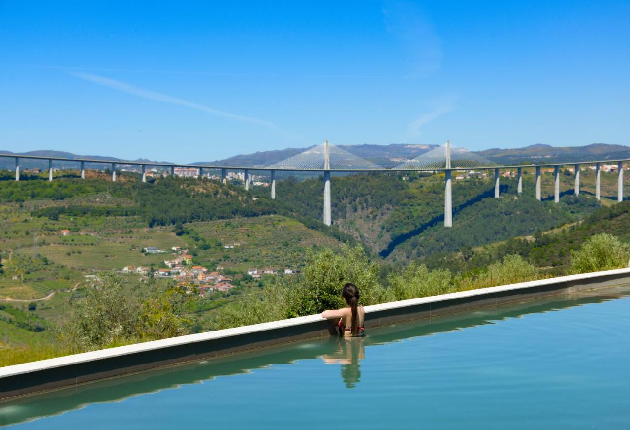 Mw Douro Wine & Spa Hotel Santa Marta de Penaguião Exterior foto View of the bridge from the swimming pool of the hotel