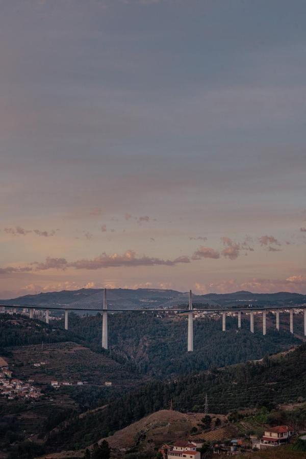 Mw Douro Wine & Spa Santa Marta de Penaguião Exterior foto View of the bridge from the observation deck