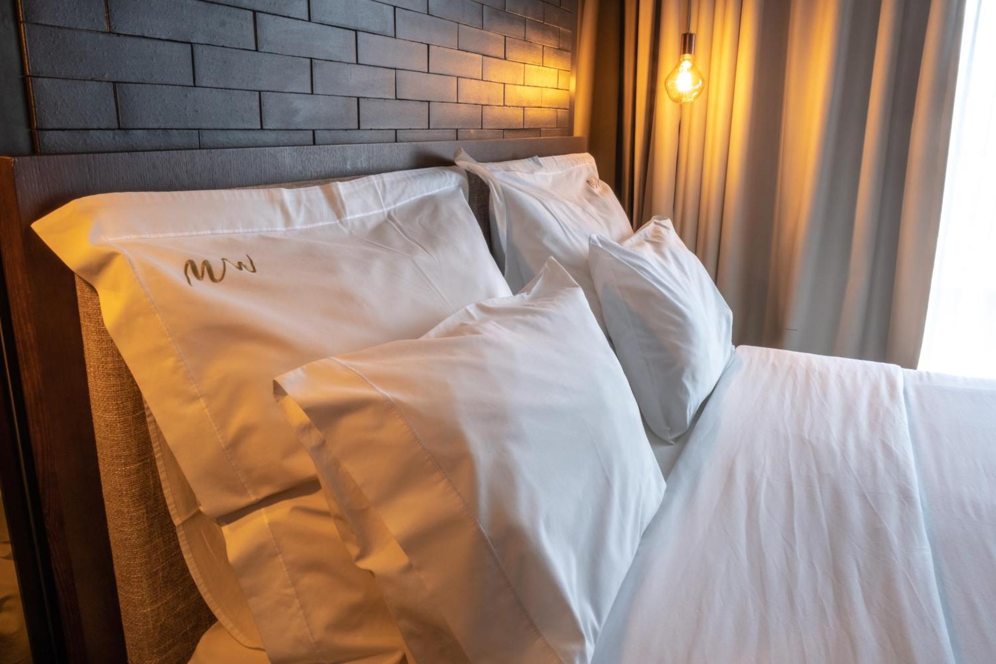 Mw Douro Wine & Spa Hotel Santa Marta de Penaguião Exterior foto A bed with white sheets