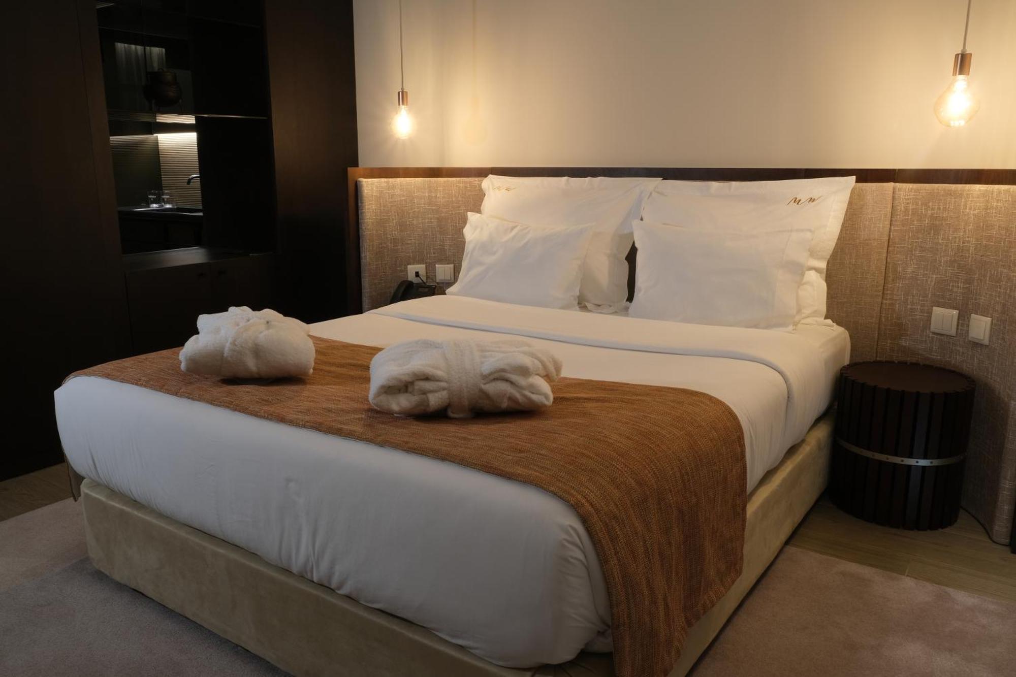 Mw Douro Wine & Spa Santa Marta de Penaguião Exterior foto A bed in a hotel room